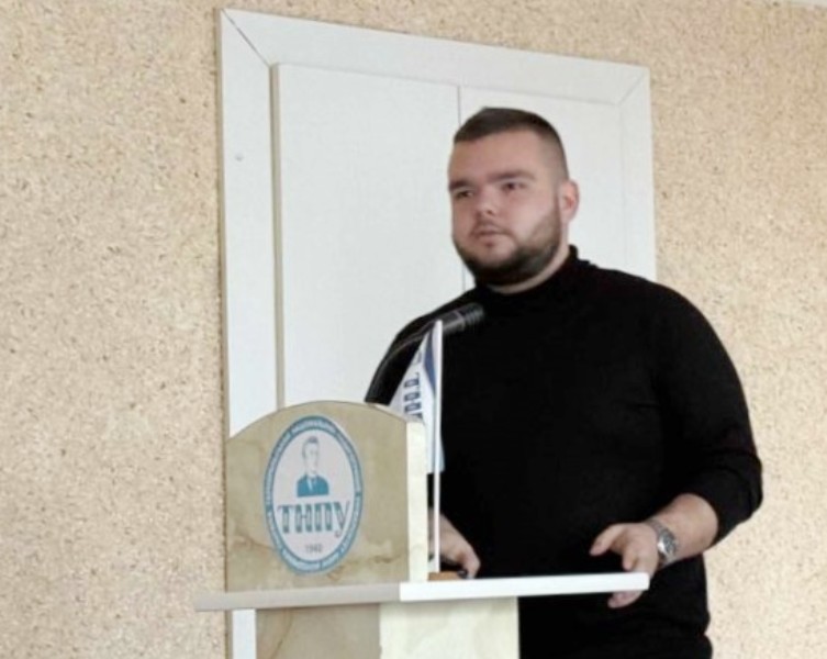 Виступає студентський декан історичного факультету